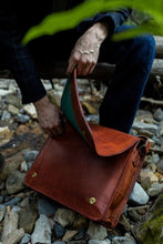 Load image into Gallery viewer, Kodiak Leather Messenger
